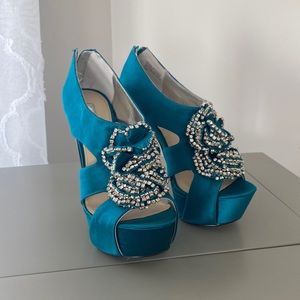 Worn once teal satin pump